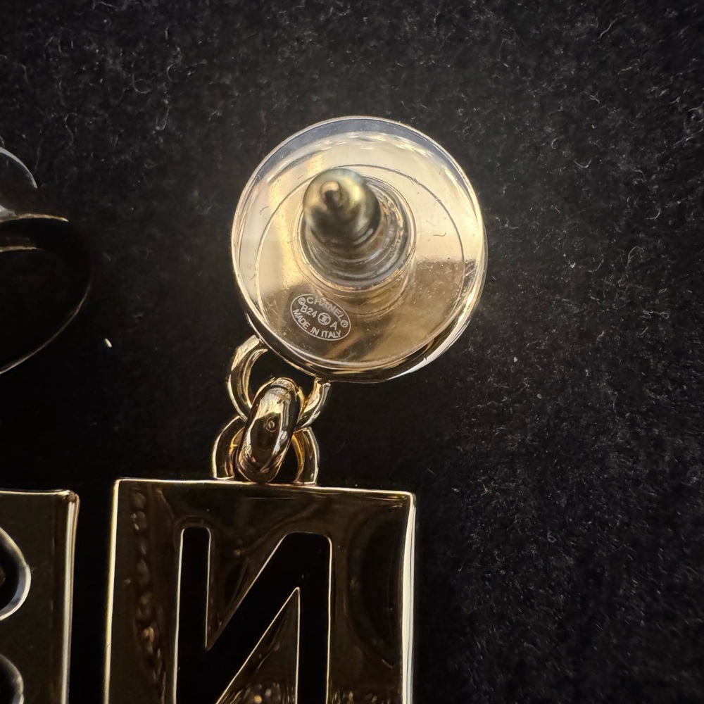 CHANEL Black and Gold Logo Letter Earrings - Picture 5 of 5